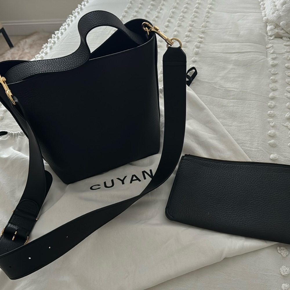 Guyana Linea Bucket Bag and System Zipper Pouch